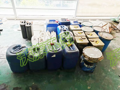 危廢打包分揀現(xiàn)場(chǎng)圖4